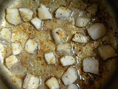 searing scallops and creating fond