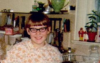 couldn't resist this picture of Cyndi as a kid - she's in the kitchen! And so cute!
