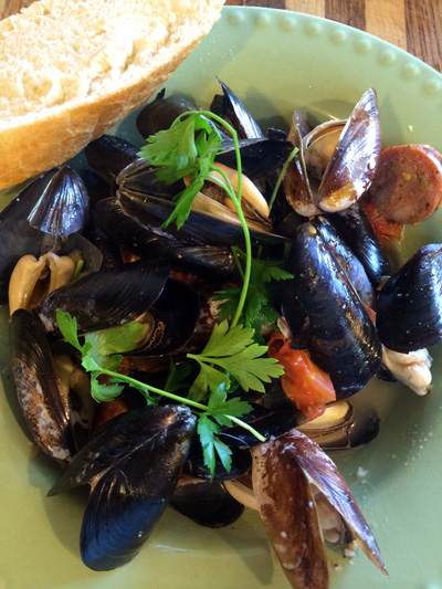 steamed mussels and sausage