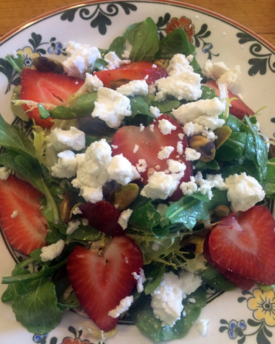 strawberry arugula salad